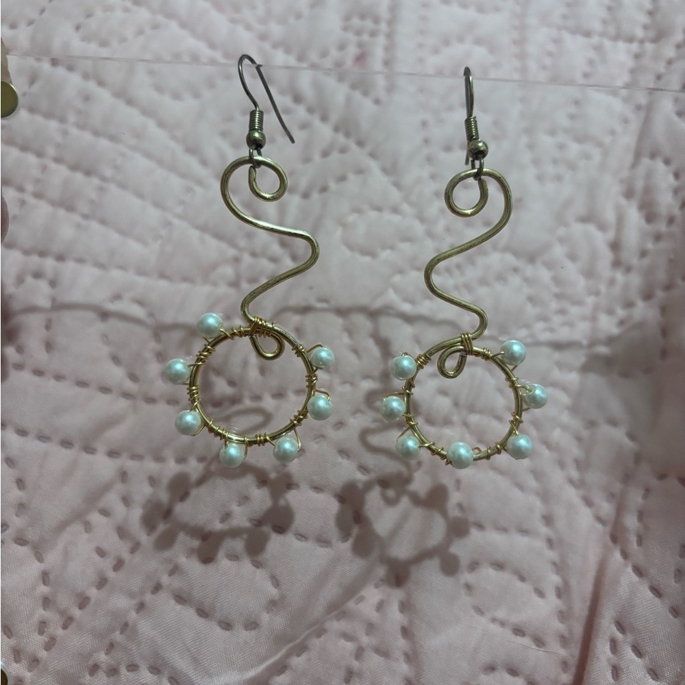Elegant Gold and Pearl Hoop Earrings